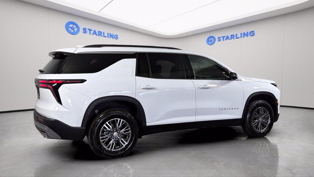 Used 2026 Chevrolet Traverse LT w/ Driver Confidence Package FWD image 10