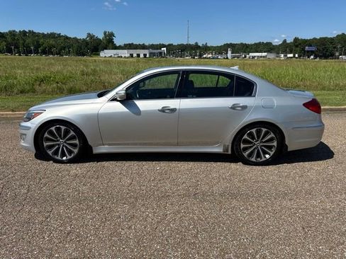 Used 2013 Hyundai Genesis 5.0 R-Spec RWD image 8
