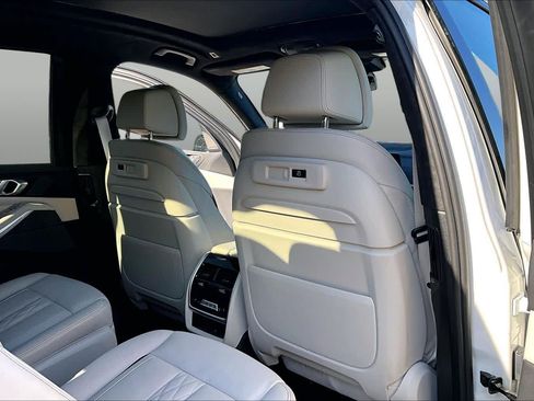 Used 2022 BMW X7 M50i AWD/4WD image 20