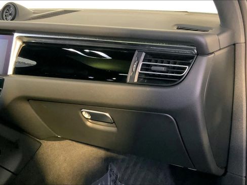 Used 2025 Porsche Macan image 22