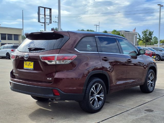 Used 2016 Toyota Highlander XLE FWD image 2