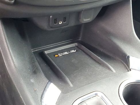 Used 2023 Chevrolet Traverse LT image 19