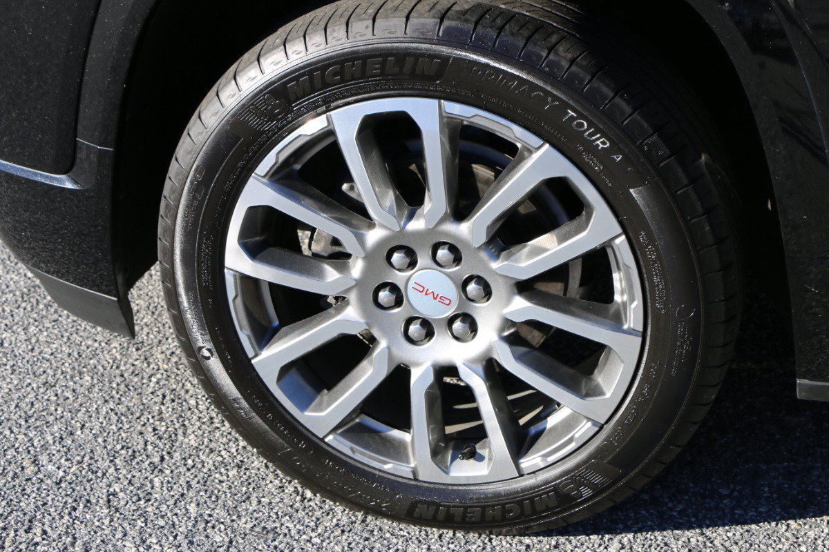 Used 2023 GMC Acadia Denali w/ Denali Ultimate Package FWD image 14