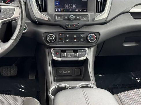 Used 2024 GMC Terrain SLE FWD image 17