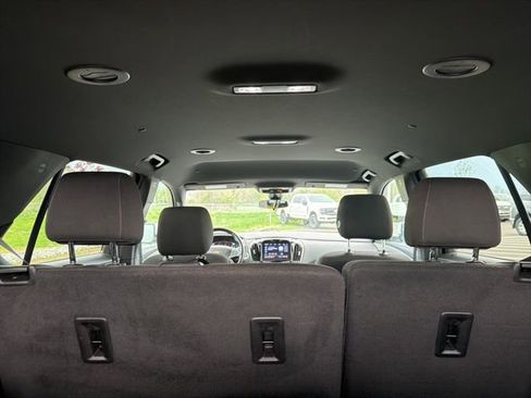Used 2023 Chevrolet Traverse LT image 18