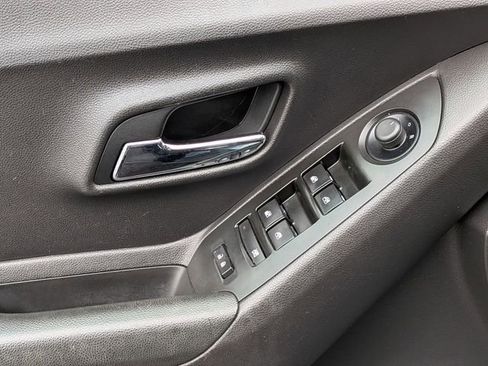 Used 2021 Chevrolet Trax LT AWD/4WD image 14