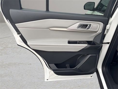 New 2026 Ford Explorer Active w/ Active Comfort Package image 18