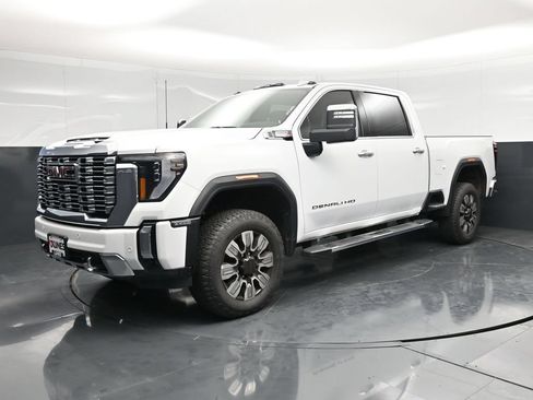 Used 2025 GMC Sierra 2500 Denali AWD/4WD image 8