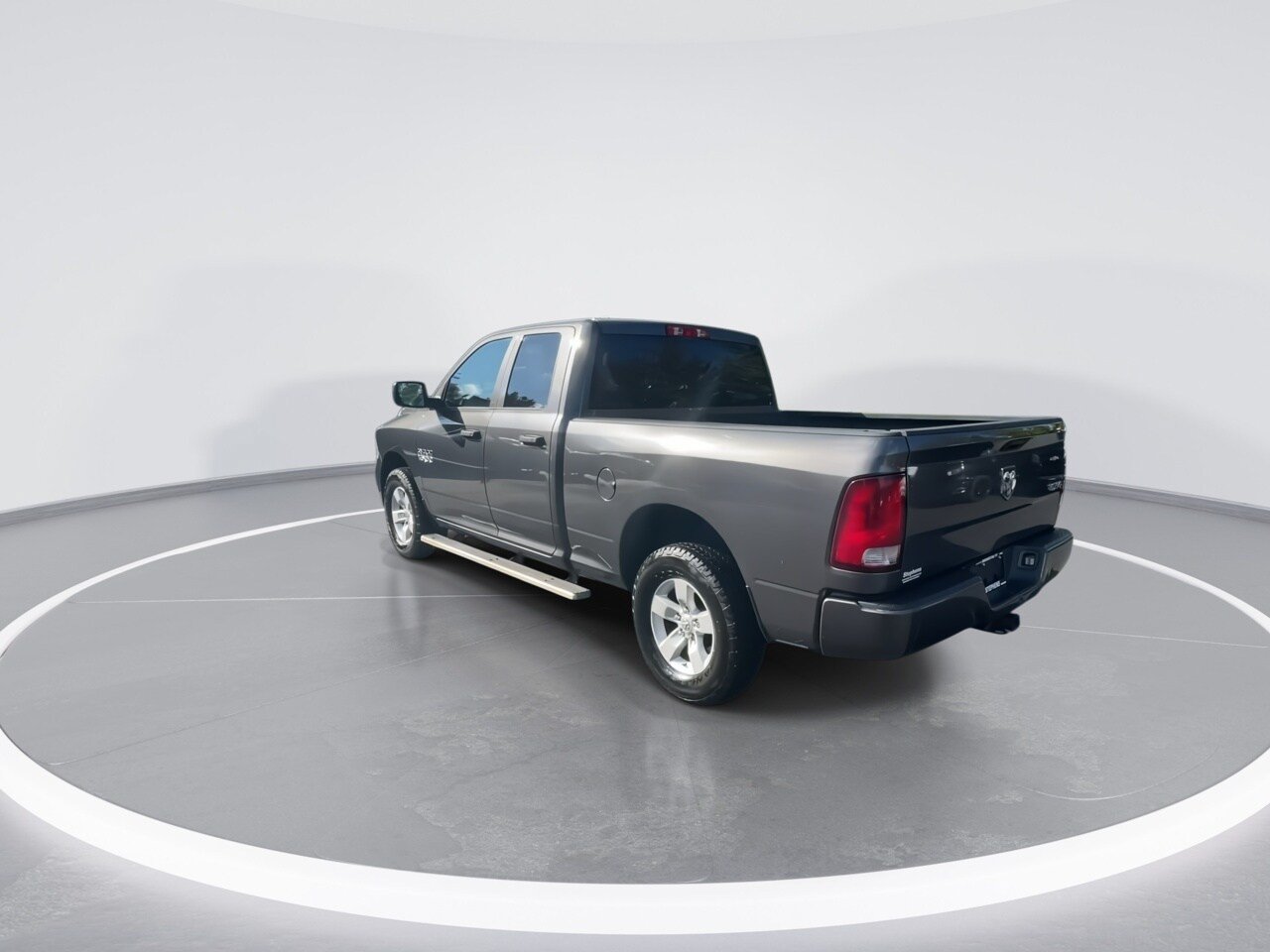 Used 2018 RAM 1500 Express AWD/4WD image 16