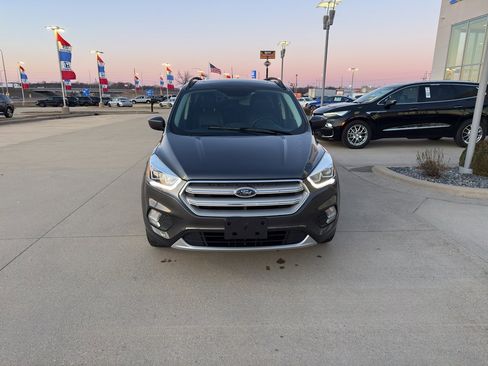 Used 2019 Ford Escape SEL image 2