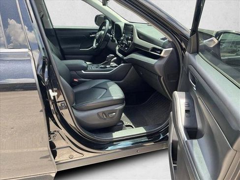 Used 2020 Toyota Highlander XLE FWD image 22