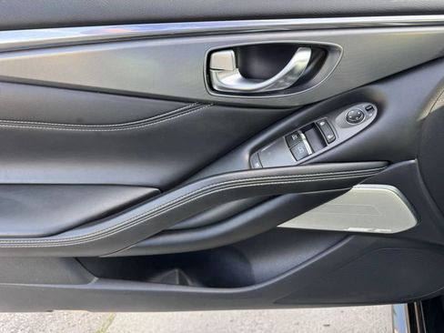 Used 2017 INFINITI Q60 3.0t image 10