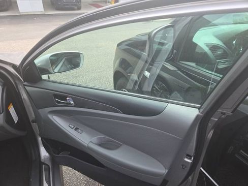 Used 2014 Hyundai Sonata Limited w/ Panoramic Sunroof Package 02 FWD image 16