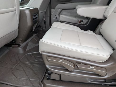 Used 2025 Chevrolet Suburban LT w/ Comfort Package AWD/4WD image 21