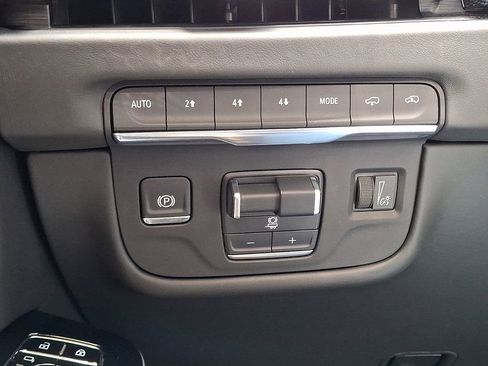 Used 2025 Cadillac Escalade Premium Luxury Platinum AWD/4WD image 28
