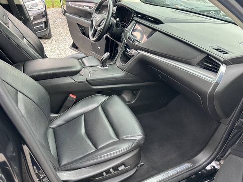 Used 2017 Cadillac XT5 Luxury AWD/4WD image 16