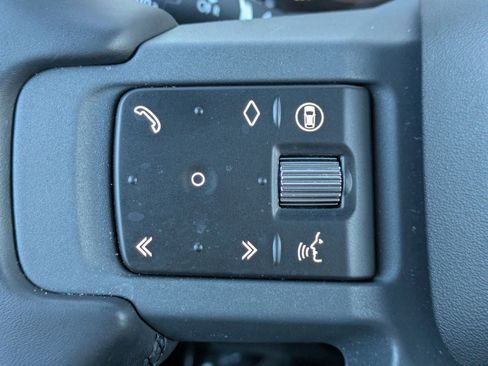 Certified 2025 Land Rover Defender 110 X-Dynamic SE image 16