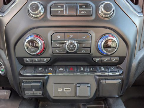 Used 2022 GMC Sierra 2500 Denali w/ Technology Package image 25