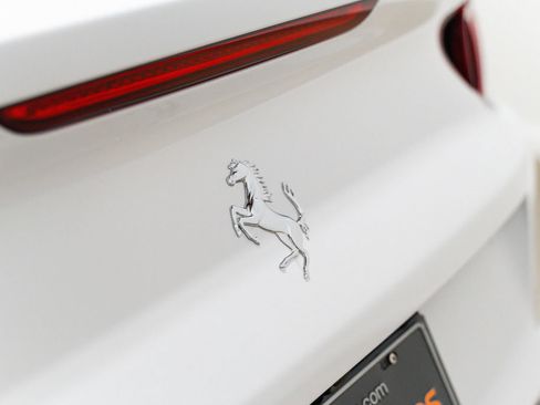 Used 2022 Ferrari 812 GTS RWD image 11