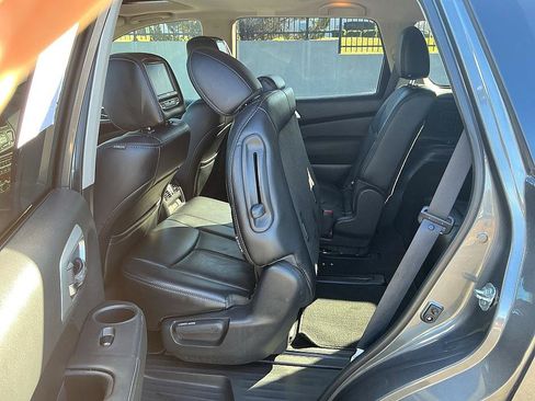Used 2019 Nissan Pathfinder Platinum w/ Cargo Package image 29
