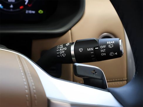 Used 2025 Land Rover Discovery Metropolitan Edition image 67