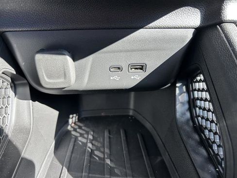 Used 2025 Chevrolet TrailBlazer RS w/ Driver Confidence Package image 38