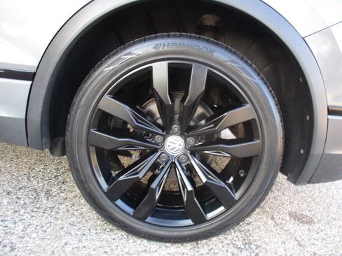Used 2021 Volkswagen Tiguan SE R-Line FWD image 34