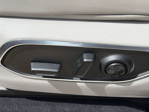 Certified 2023 Jeep Wagoneer Series III w/ Convenience Group I AWD/4WD image 18