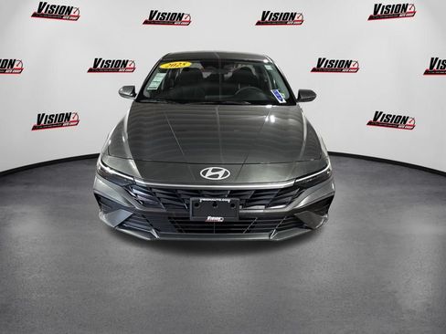 Certified 2025 Hyundai Elantra SE FWD image 2
