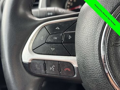 Used 2018 Jeep Renegade Latitude FWD image 12