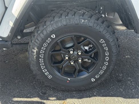 Certified 2025 Jeep Gladiator Willys image 11