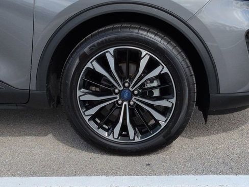 Certified 2022 Ford Escape SE w/ SE Sport Appearance Package image 11