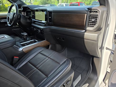 Used 2022 Chevrolet Silverado 1500 High Country AWD/4WD image 18
