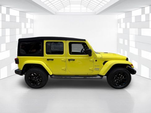 Used 2022 Jeep Wrangler Unlimited Sahara w/ Safety Group AWD/4WD image 8