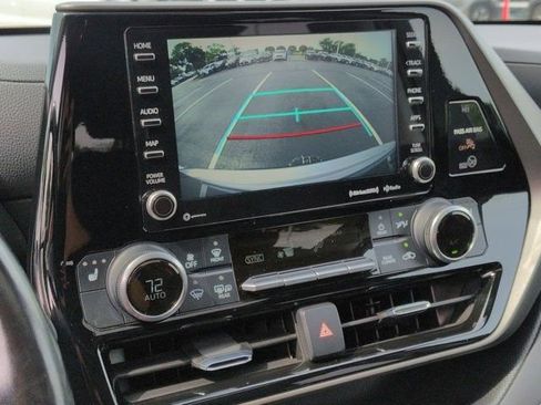 Used 2021 Toyota Highlander XLE AWD/4WD image 13