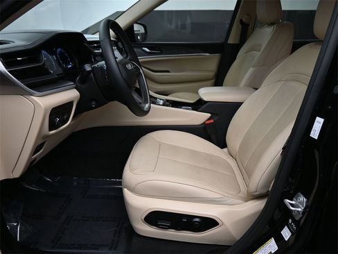 Used 2022 Jeep Grand Cherokee L Limited w/ Luxury Tech Group II image 21