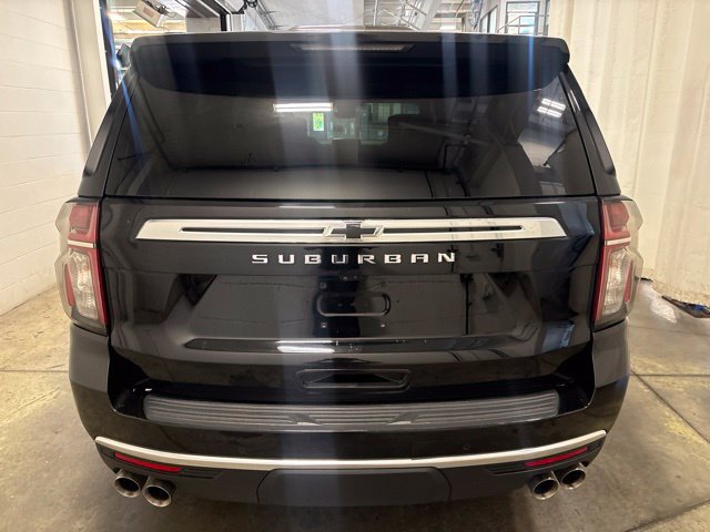 Used 2023 Chevrolet Suburban High Country w/ Advanced Technology Package AWD/4WD image 5