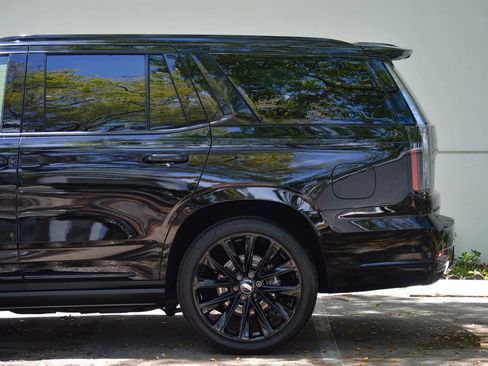 Used 2026 Cadillac Escalade Platinum Sport w/ LPO, ONYX Package AWD/4WD image 8