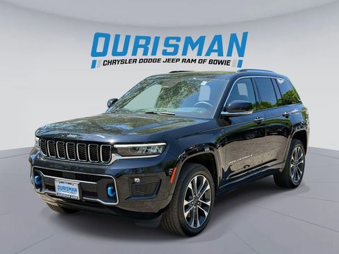 Used 2023 Jeep Grand Cherokee Overland w/ Luxury Tech Group IV AWD/4WD image 5