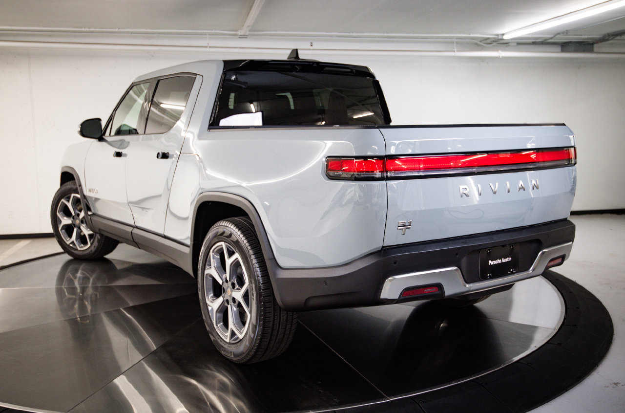 Used 2024 Rivian R1T Adventure Dual AWD/4WD image 3