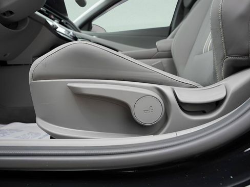 Certified 2024 Hyundai Elantra SEL w/ Convenience Package FWD image 21