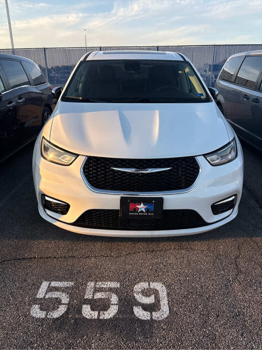 Used 2023 Chrysler Pacifica Limited FWD image 23