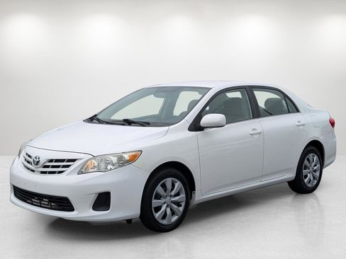 Used 2013 Toyota Corolla LE image 1