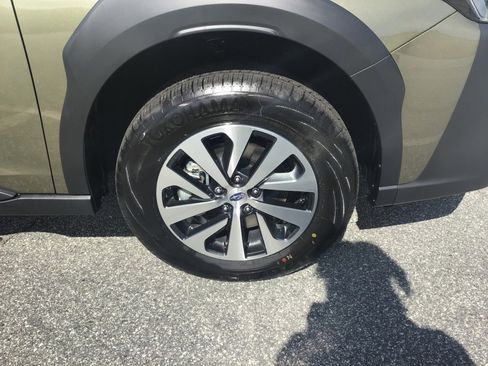 Used 2024 Subaru Outback Premium AWD/4WD image 24