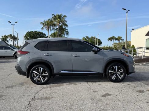 Used 2021 Nissan Rogue SL w/ Premium Package FWD image 3