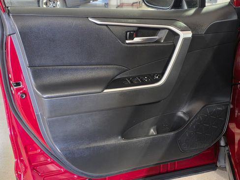 Used 2019 Toyota RAV4 XLE w/ Carpet Mat Package AWD/4WD image 20