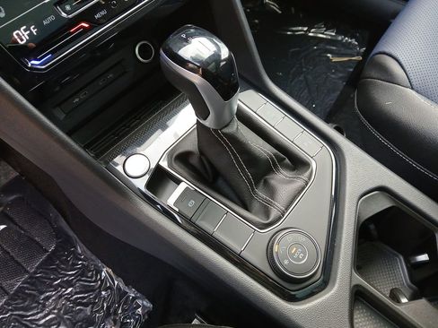 New 2026 Volkswagen Taos SEL image 24