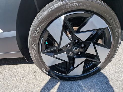 Used 2024 Hyundai Kona Limited AWD/4WD image 45