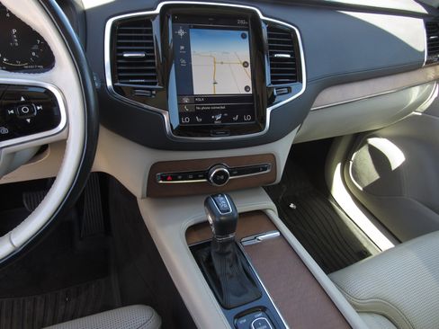 Used 2016 Volvo XC90 T6 Inscription w/ Vision Package image 18