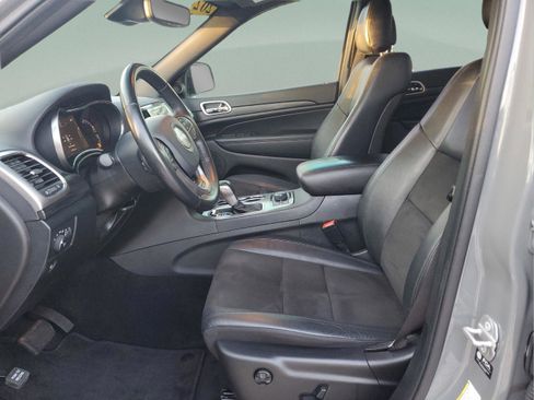 Certified 2022 Jeep Grand Cherokee Laredo X image 19